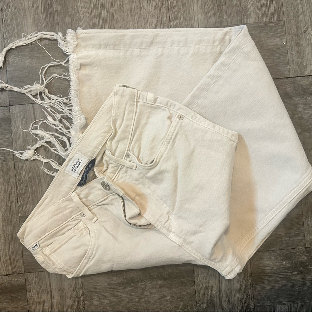 Citizens Of Humanity Wide-Leg Jeans in Soft Cream - Picture 6 of 6